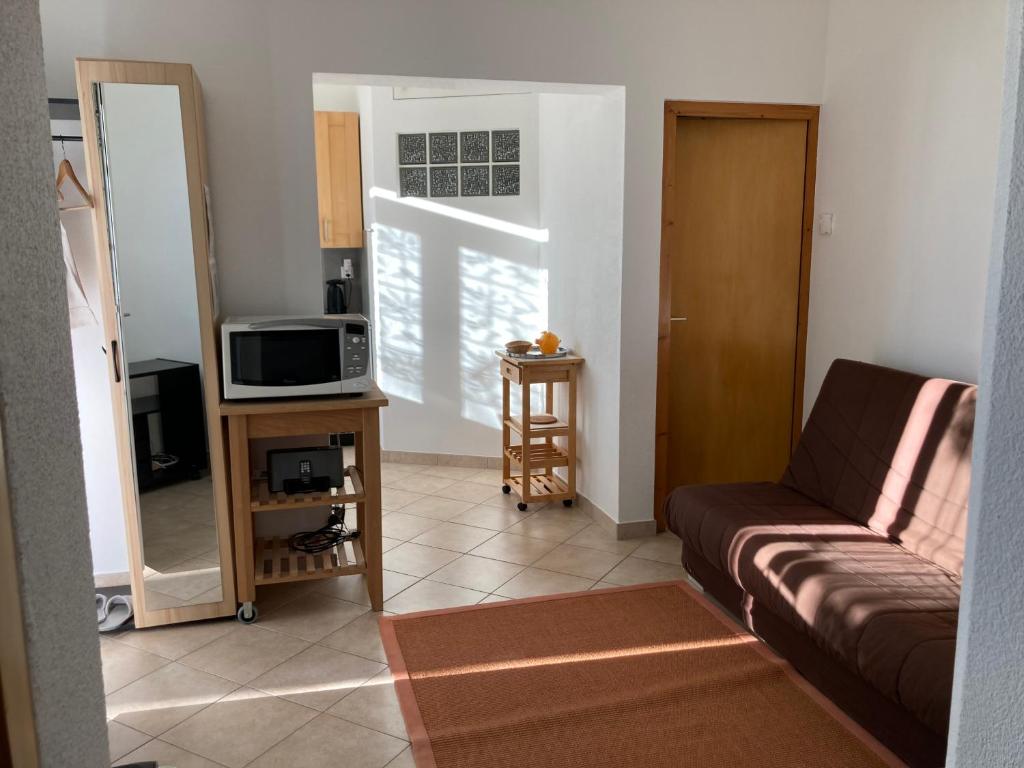 TV a/nebo společenská místnost v ubytování Appartamento di vacanza tra i vigneti