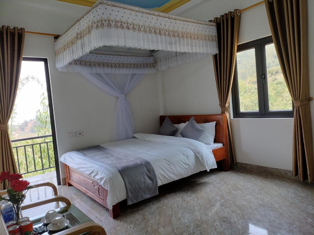 Giường trong phòng chung tại Ngua Bay Hotel