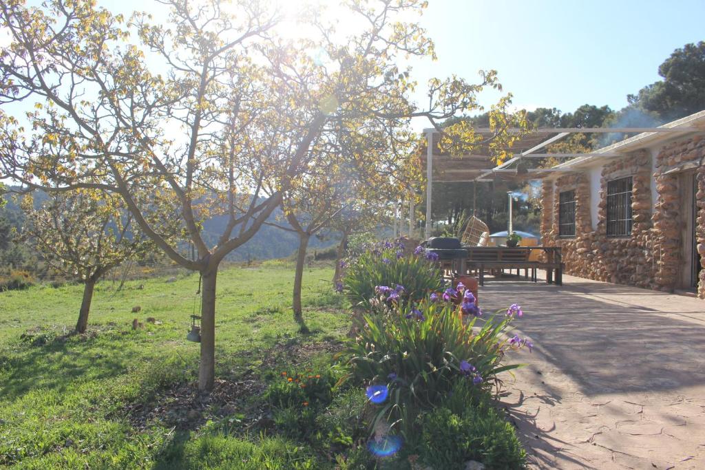 A garden outside Esencia Lodge - luxurious off-grid cabin retreat