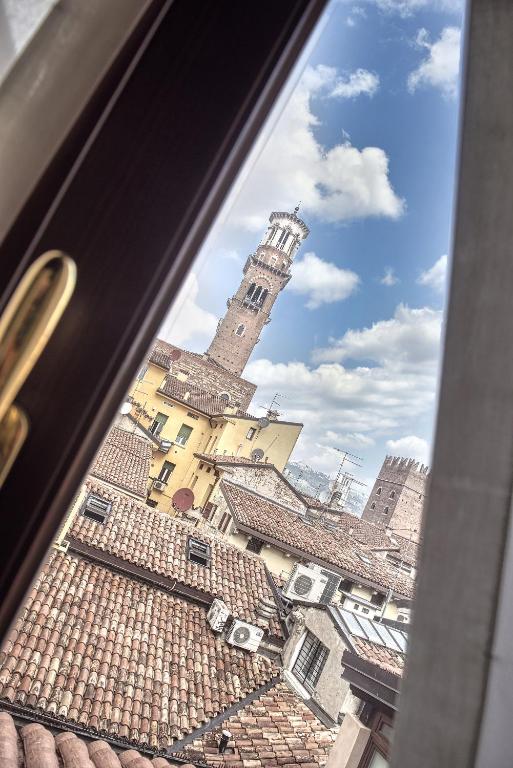 Nespecifikovaný výhled na destinaci Verona nebo výhled na město při pohledu z penzionu