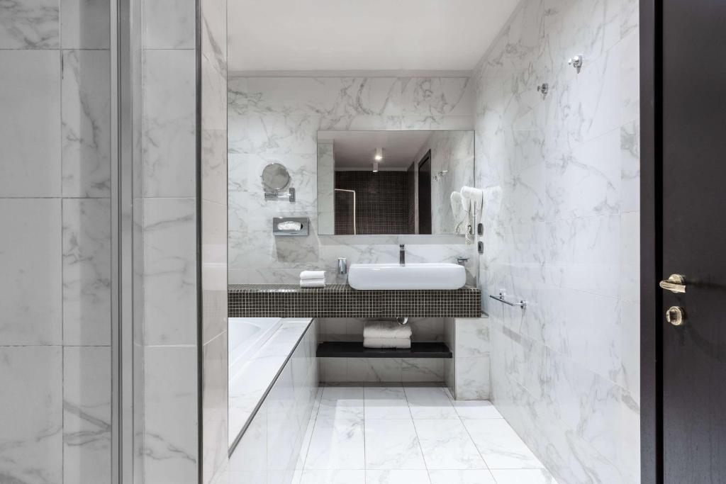 Radisson Blu Hotel N'Djamena - Salle Premium - Vue Sur Le Patio