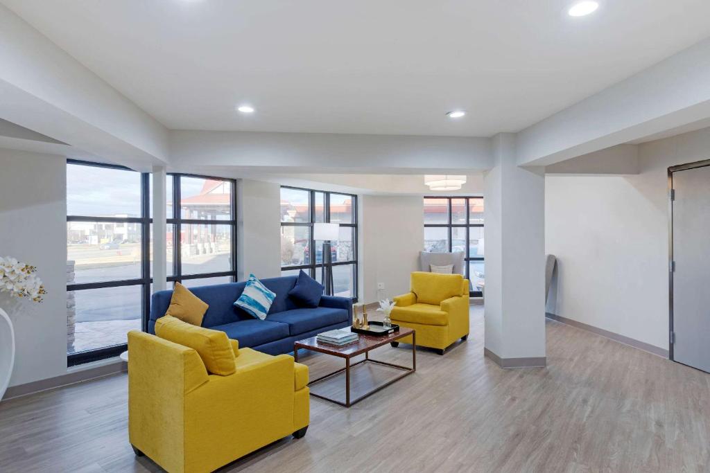 Comfort Inn Detroit - Troy photo