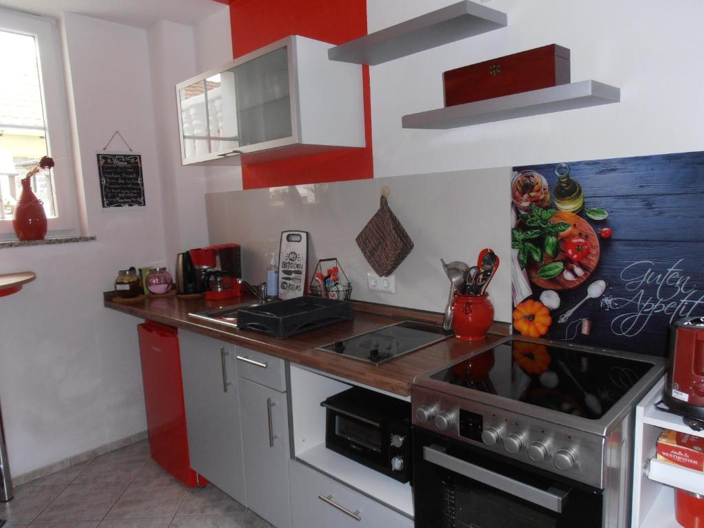 Kuchyň nebo kuchyňský kout v ubytování Schöne Moderne Wohnung