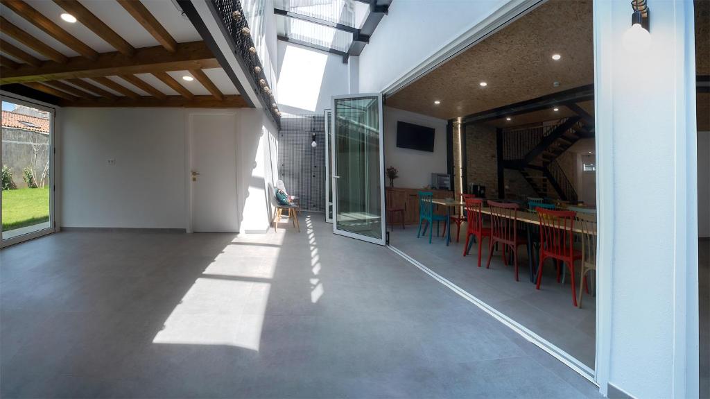 an open hallway with a table and chairs in a house at Casa do cabo in Arzúa