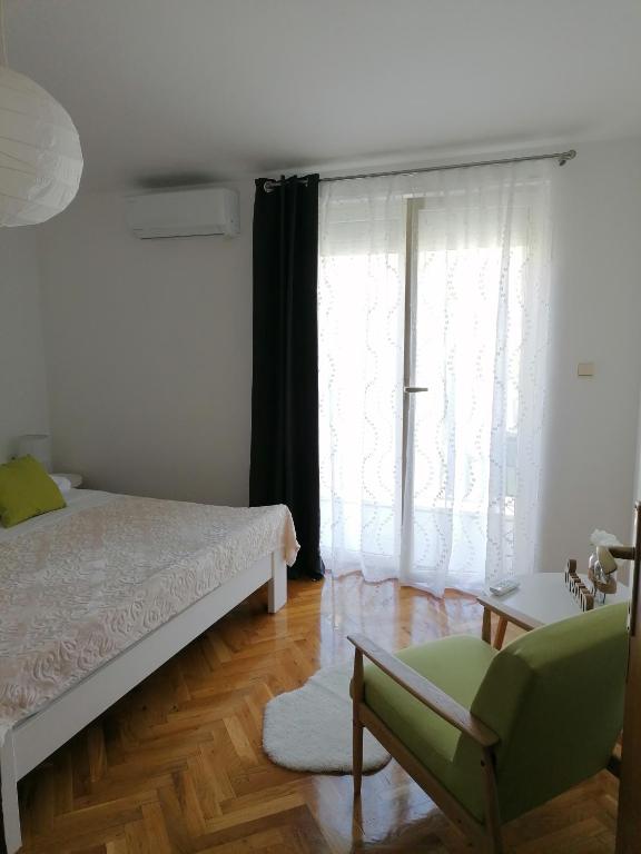 Posteľ alebo postele v izbe v ubytovaní Apartment near the sea-self check-in
