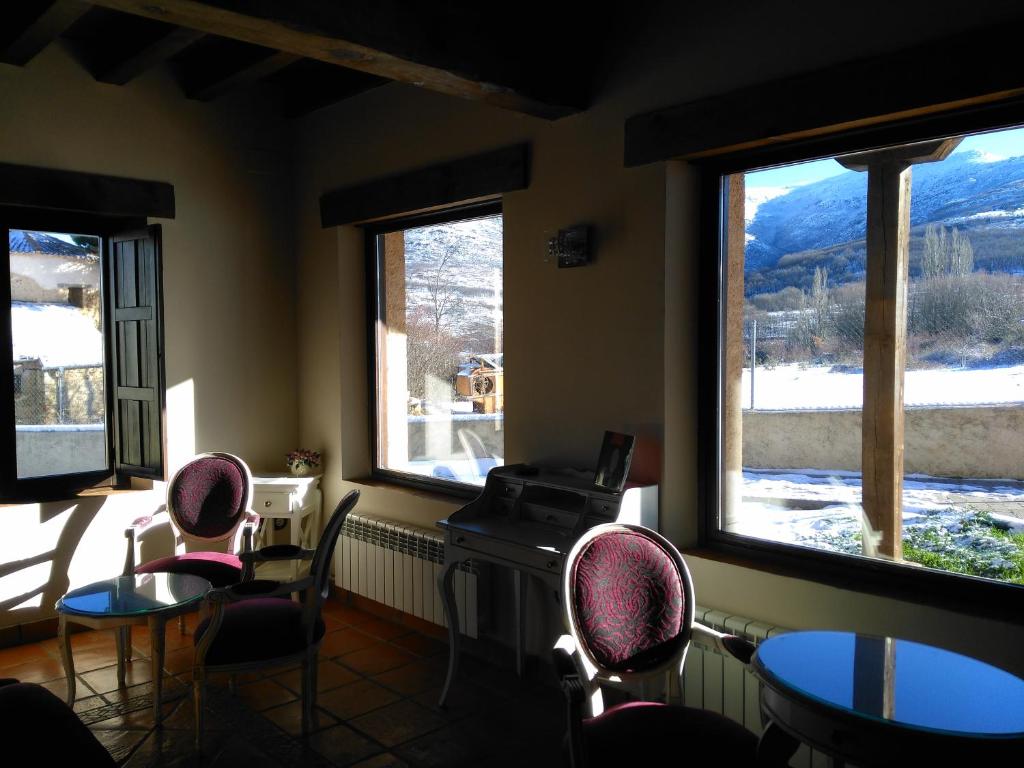 A seating area at El Mirador del Hayedo