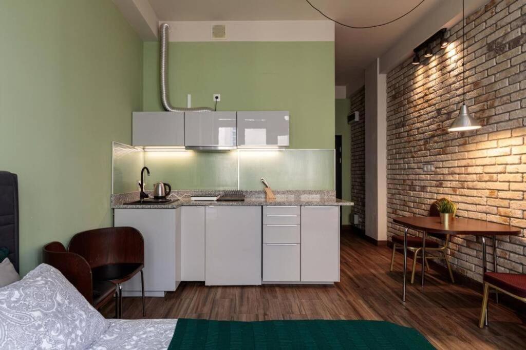 Zdjęcie z galerii obiektu Close-Golden Apartments Wroclaw- Cozy Studio - City Center&K27 we Wrocławiu