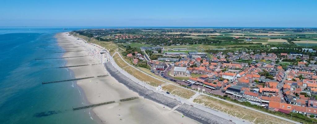 an aerial view of a beach and the ocean at Grindweg 4A in Westkapelle