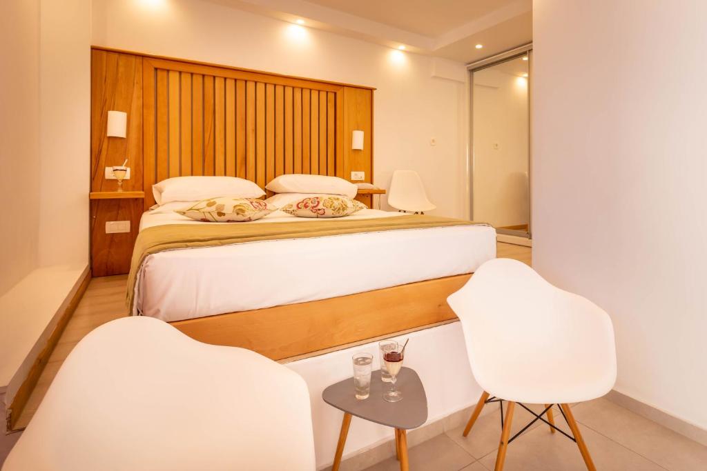 MAR n MAR CROWN HOTEL-SUITES - 18