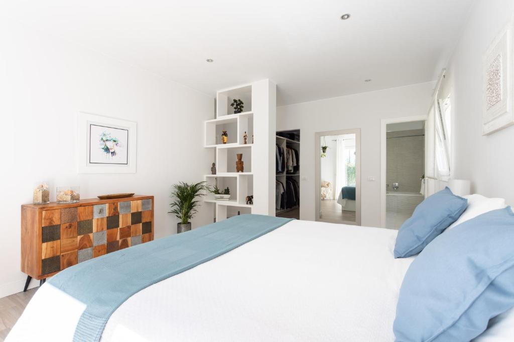 Posteľ alebo postele v izbe v ubytovaní Home2Book Design Asian Sabina, Heated Pool & View