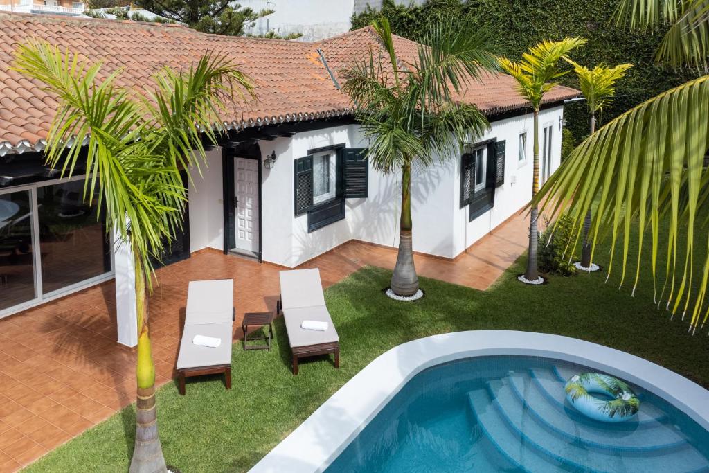 Bazén v ubytovaní Home2Book Design Asian Sabina, Heated Pool & View alebo v jeho blízkosti