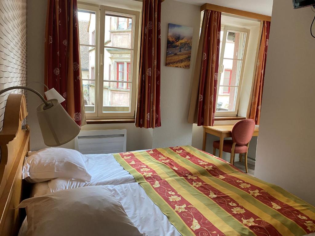 Postel nebo postele na pokoji v ubytování Hotel Au Cerf
