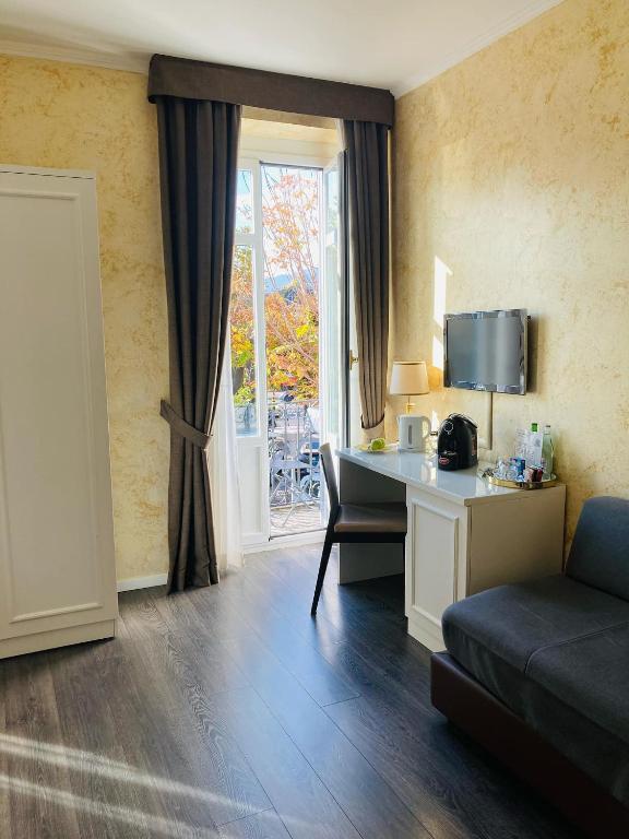 
Superior Double Room With Balcony and Partial Lake View
