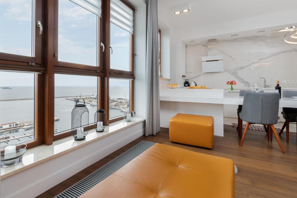 Posedenie v ubytovaní Sea Towers 15th floor Apartment with Sea View by Renters Prestige