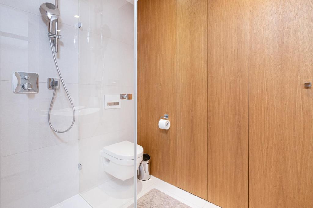 Kúpeľňa v ubytovaní Sea Towers 15th floor Apartment with Sea View by Renters Prestige