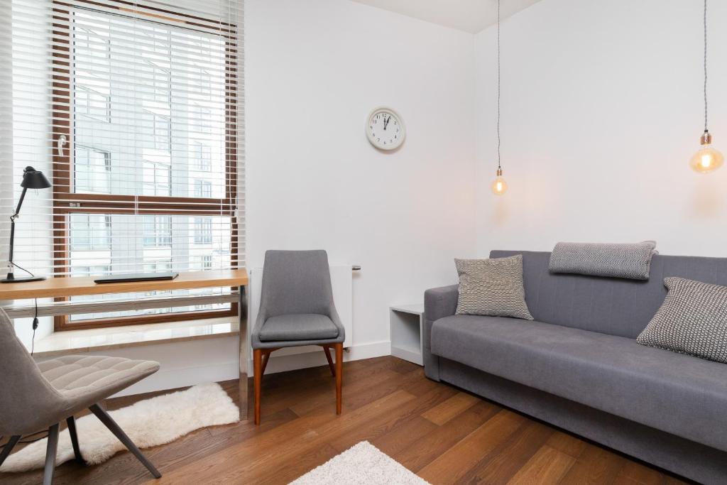 Posedenie v ubytovaní Sea Towers 15th floor Apartment with Sea View by Renters Prestige