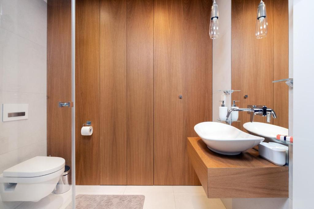 Kúpeľňa v ubytovaní Sea Towers 15th floor Apartment with Sea View by Renters Prestige