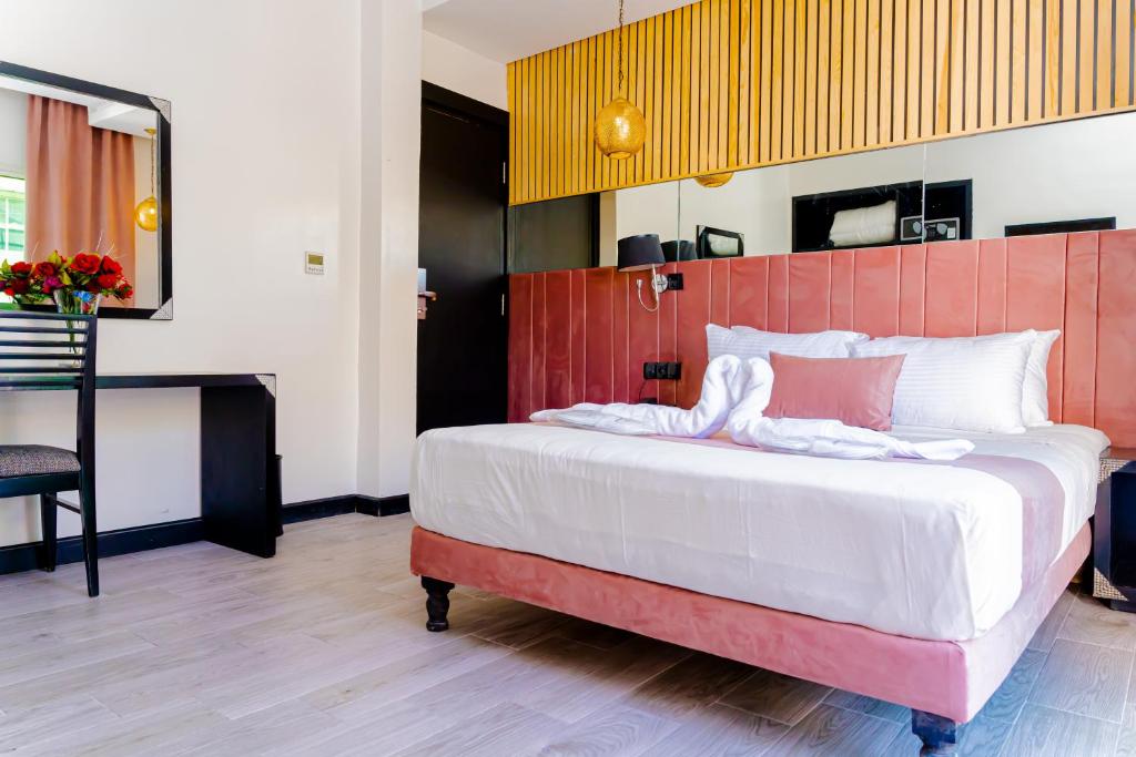 Postel nebo postele na pokoji v ubytování Hotel Les Ambassadeurs