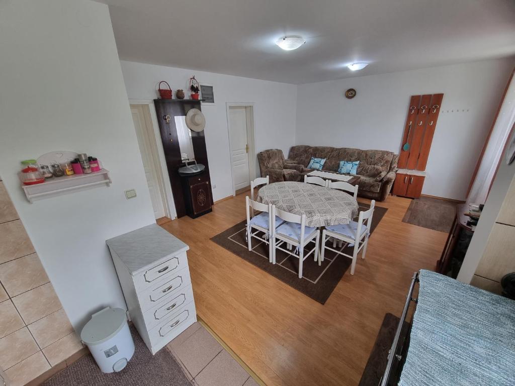 a living room with a table and a couch at Apartman MiG in Berkovac