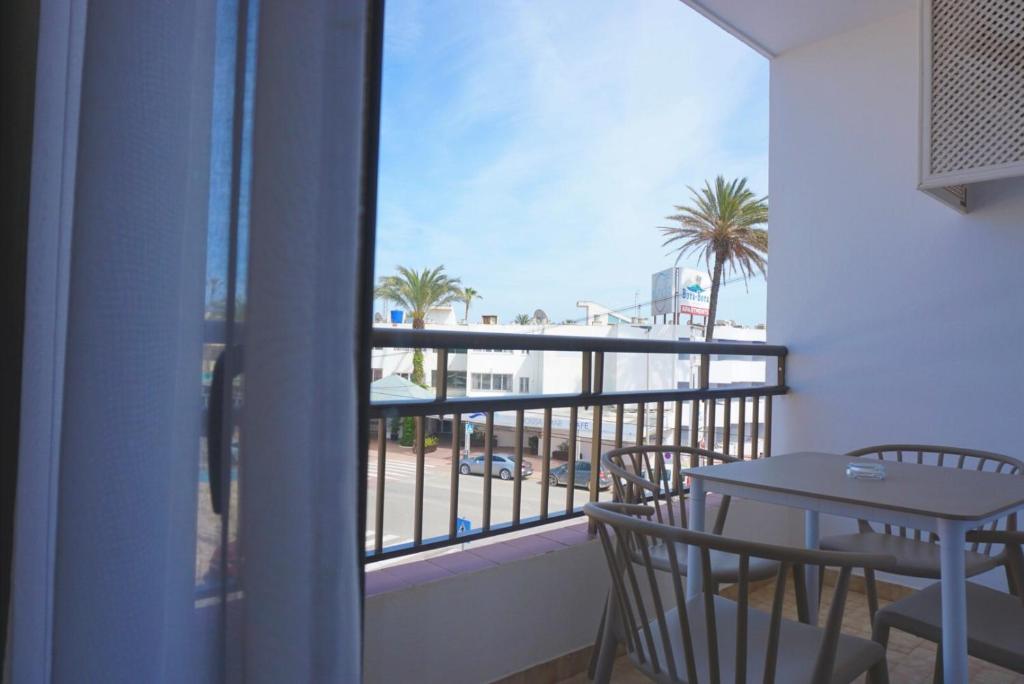 Los Escondidos Ibiza, Playa den Bossa – Precios 2023 ...