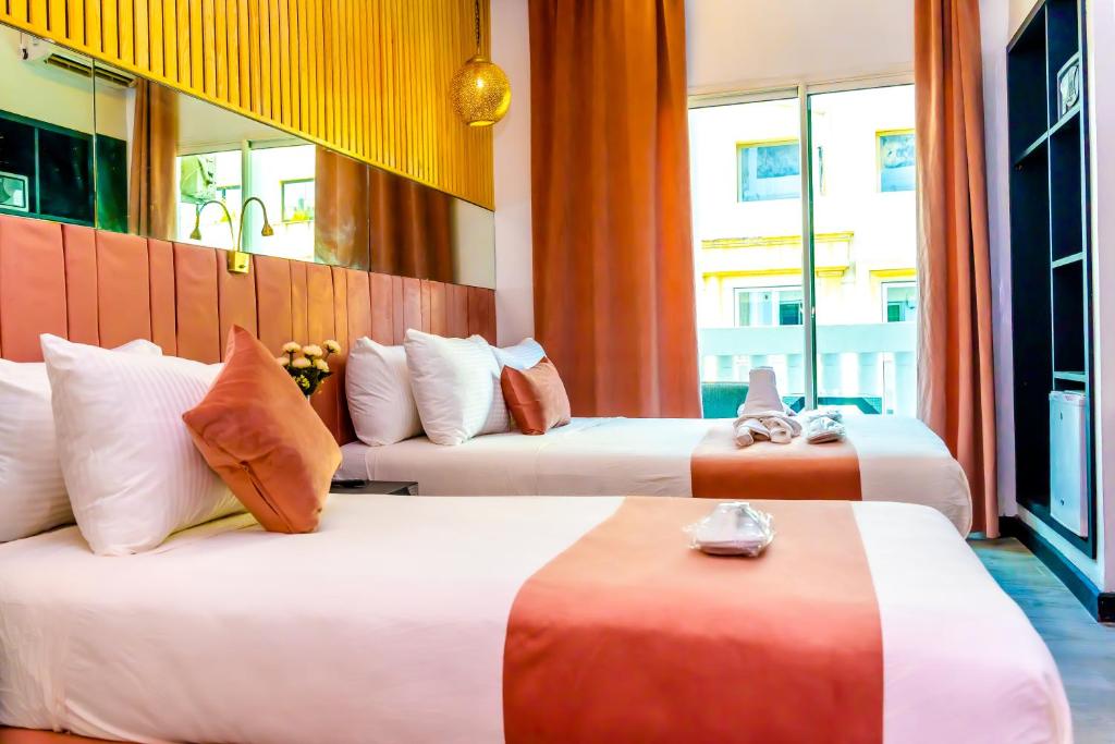 Postel nebo postele na pokoji v ubytování Hotel Les Ambassadeurs