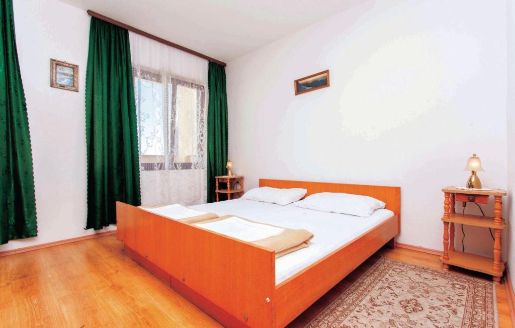 Łóżko lub łóżka w pokoju w obiekcie Apartmani Mile