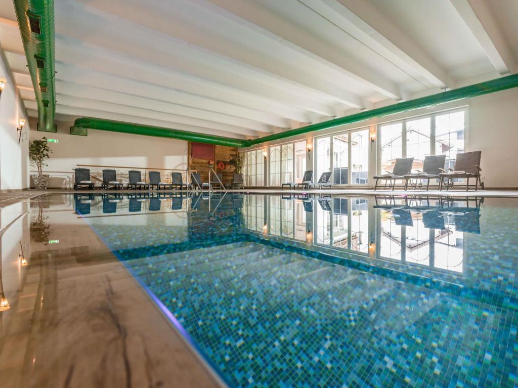 Bazén v ubytování SCOL Sporthotel Zillertal nebo v jeho okolí