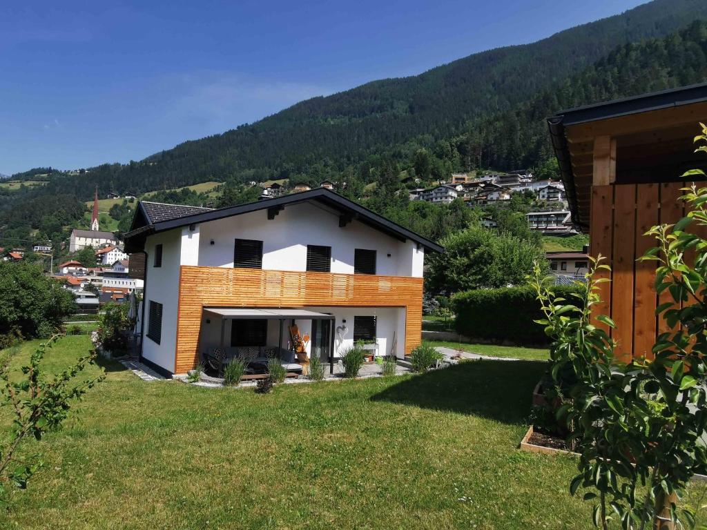 a house in a yard with a mountain in the background at Das K - dei "Hoamatl" im Ötztal in Oetz