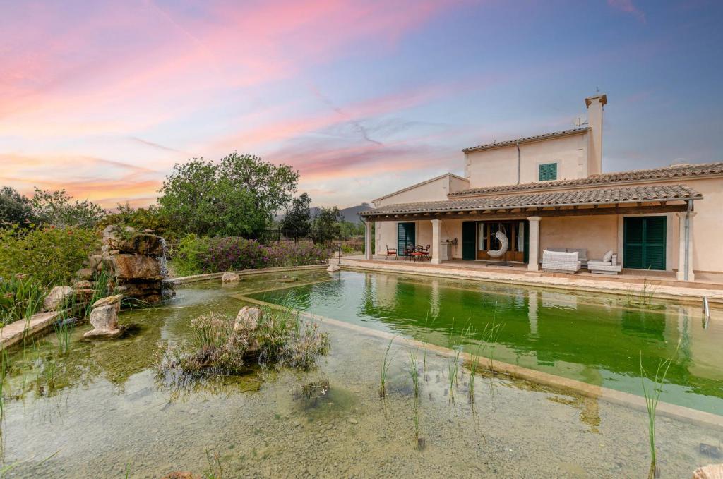 YourHouse Na Clavet, finca with natural pool near Cala D'Or, Santanyi