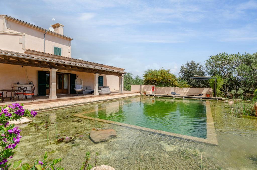 YourHouse Na Clavet, finca with natural pool near Cala D'Or