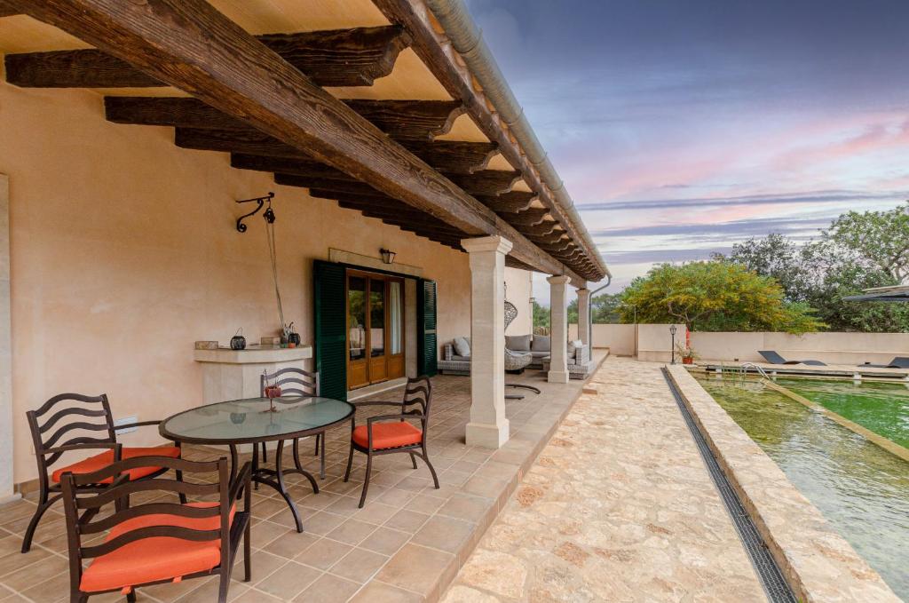 Fotografie z fotogalerie ubytování YourHouse Na Clavet, finca with natural pool near Cala D'Or v destinaci Santanyi