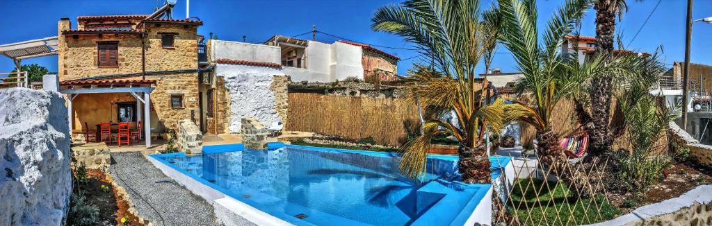 Bazén v ubytování 3 bedrooms villa with sea view private pool and enclosed garden at Παγκαλοχώpι 3 km away from the beach nebo v jeho okolí