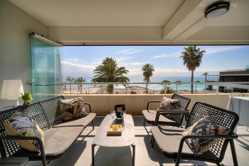 Rõdu või terrass majutusasutuses Cannes Luxury Rental - Stunning sea front apartment