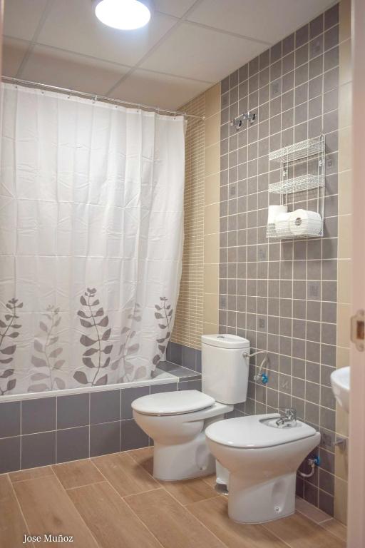 Kúpeľňa v ubytovaní Modern Apartment in Peñaflor with Air Conditioning - 85 m²