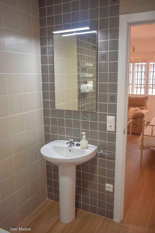Kúpeľňa v ubytovaní Modern Apartment in Peñaflor with Air Conditioning - 85 m²