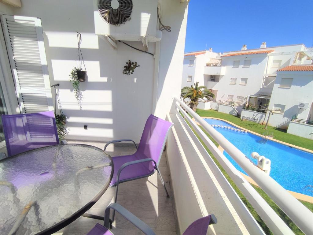 Bazén v ubytovaní Urbanización familiar LAS BRISAS 32 TERRAZA Y PISCINA Albert Villas alebo v jeho blízkosti