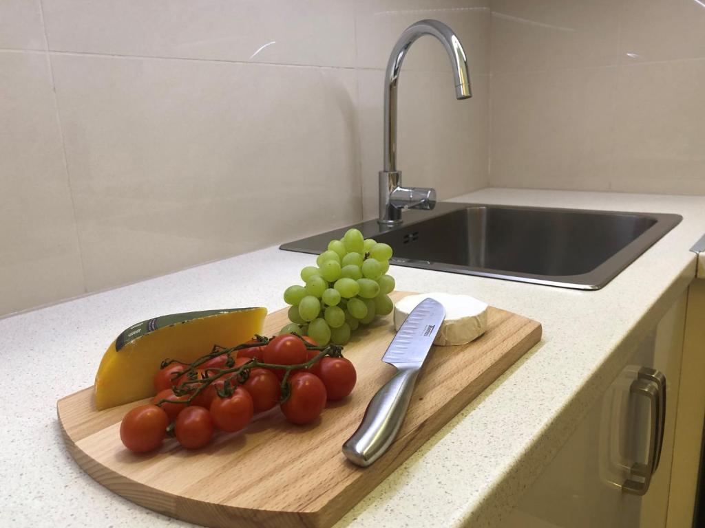 Kuchyňa alebo kuchynka v ubytovaní Apartament luster i obrazów