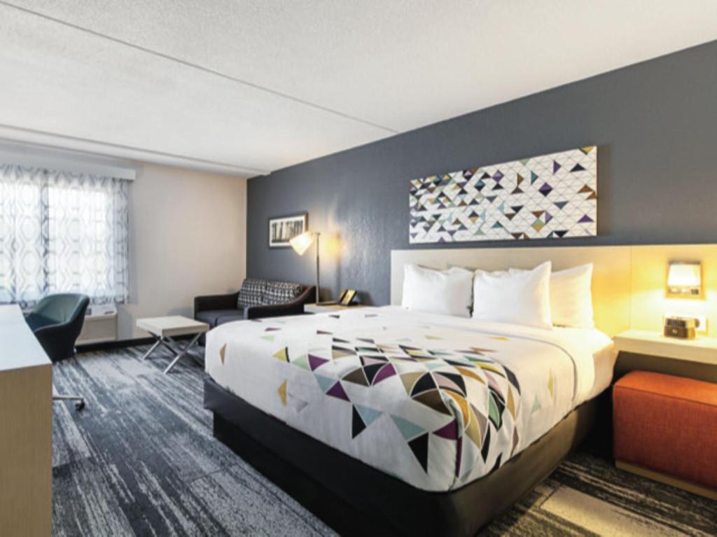 Baymont by Wyndham White Plains - Elmsford - King Studio Suite - No Fumar