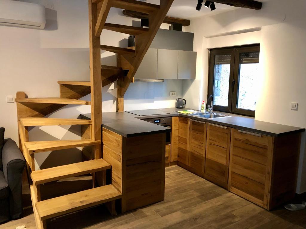Kuchyň nebo kuchyňský kout v ubytování Mulina River Lodge