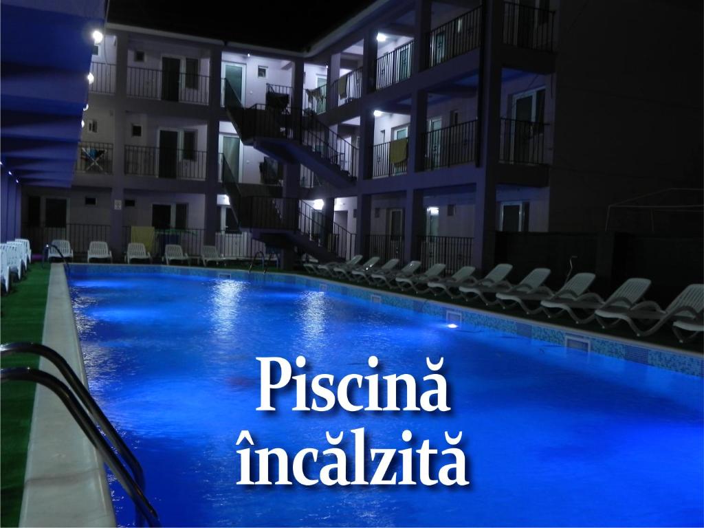 Bazén v ubytování Vila Aproape de Mare by Iubesc Marea nebo v jeho okolí