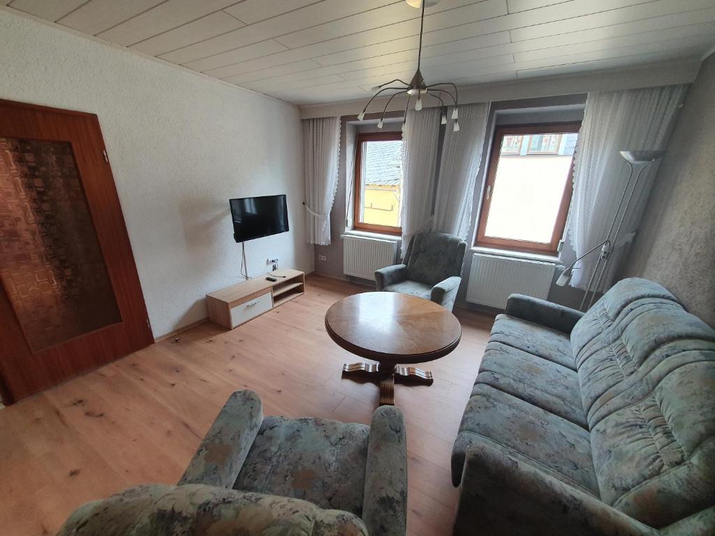 TV a/nebo společenská místnost v ubytování Ferienwohnung Hofmann