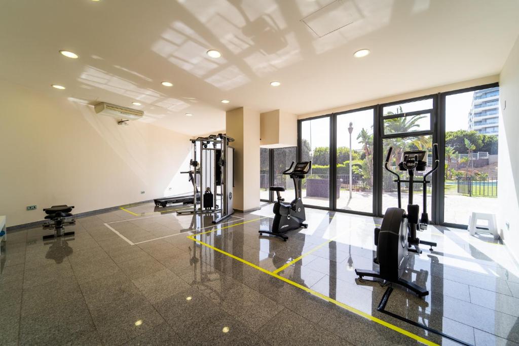 Primera línea de mar con piscina, gimnasio y parking 2 hab y ...
