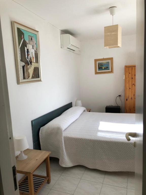 A bed or beds in a room at Rocca Sul Mare Hotel