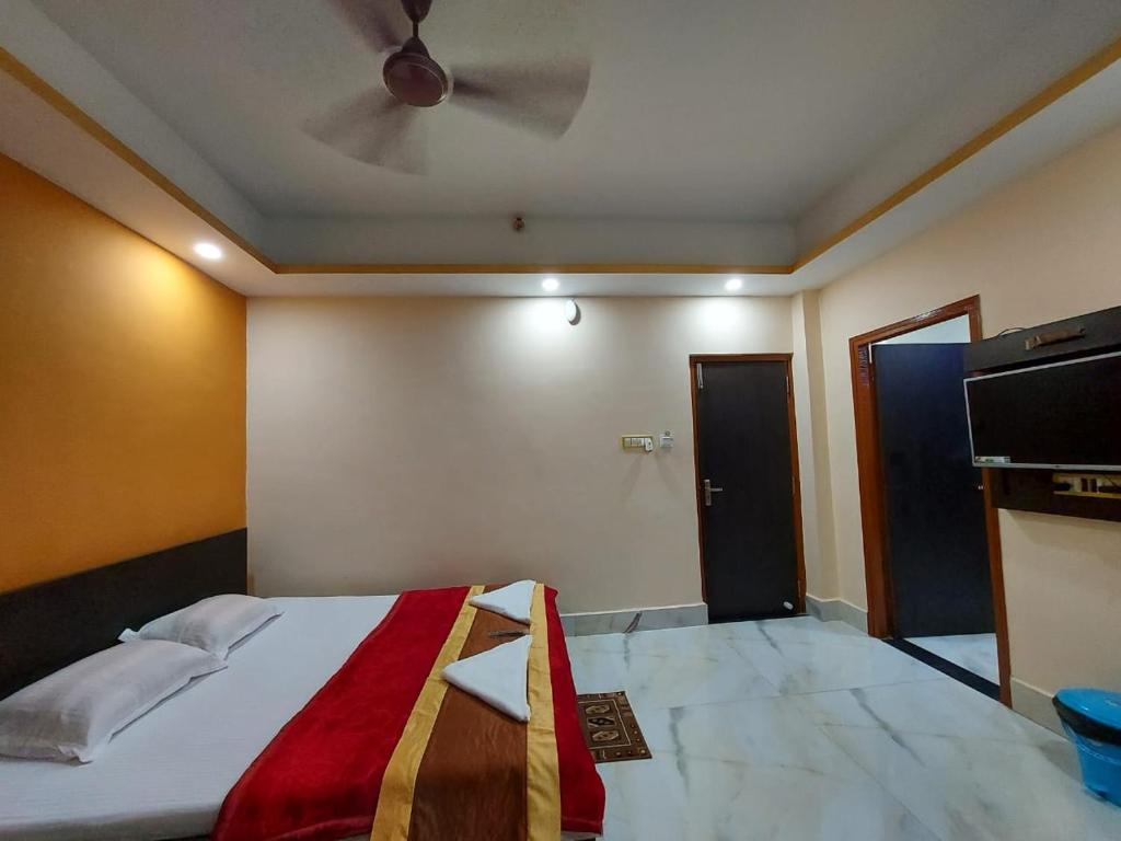 Postel nebo postele na pokoji v ubytování ICONIC Hotel Digha