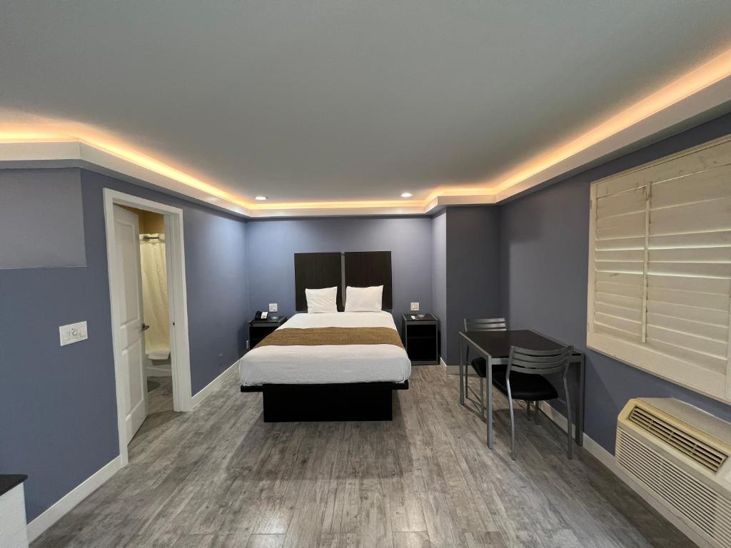 Deluxe Inn Hawthorne/ LAX - Deluxe Queen Suite