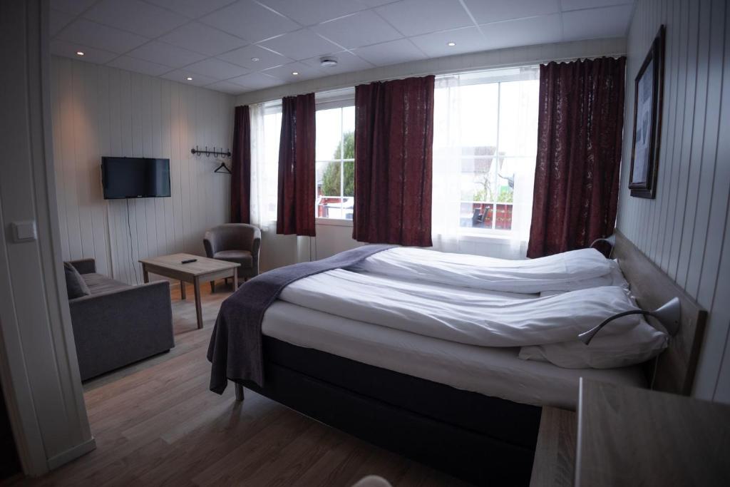 En eller flere senger på et rom på Askvoll Fjordhotell
