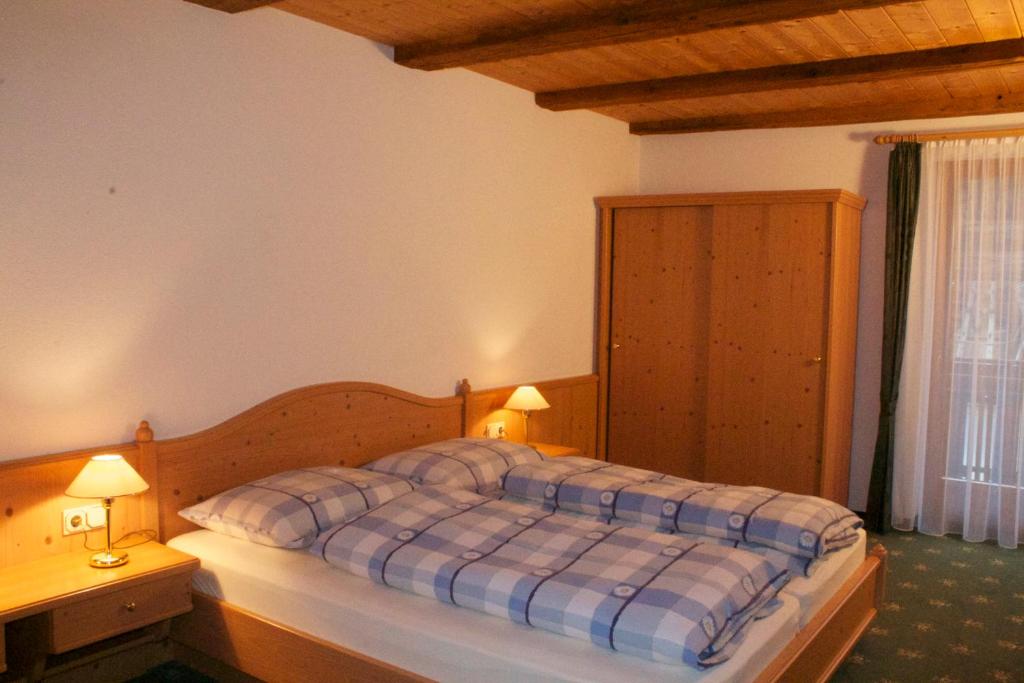 Postel nebo postele na pokoji v ubytování Lenzerhof