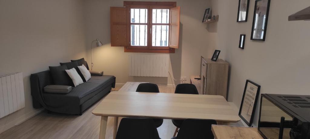 Posedenie v ubytovaní Apartamento con encanto en Casco Histórico de Burgos