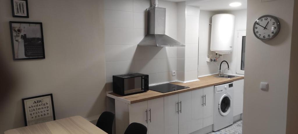 Kuchyňa alebo kuchynka v ubytovaní Apartamento con encanto en Casco Histórico de Burgos
