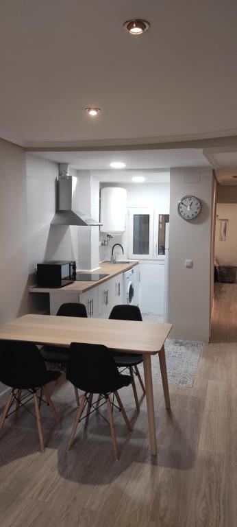Kuchyňa alebo kuchynka v ubytovaní Apartamento con encanto en Casco Histórico de Burgos